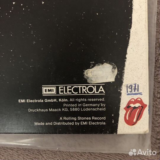 Автограф Чарли Уоттса на пластинке Sticky Fingers