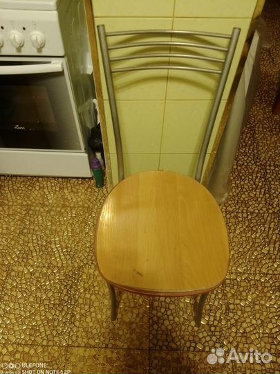 Продам хорошие стулья: красивый барный стул и обыч