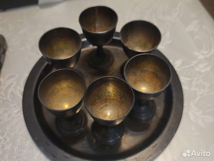 Поднос с рюмками