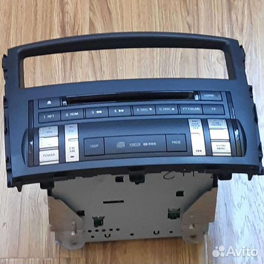 Штатная автомагнитола на Mitsubishi Pajero 4