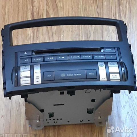 Штатная автомагнитола на Mitsubishi Pajero 4