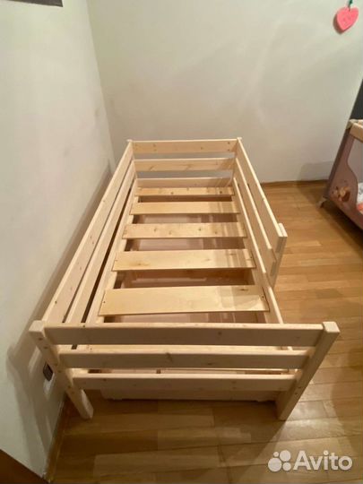 Детская кровать из дерева для дома и дачи