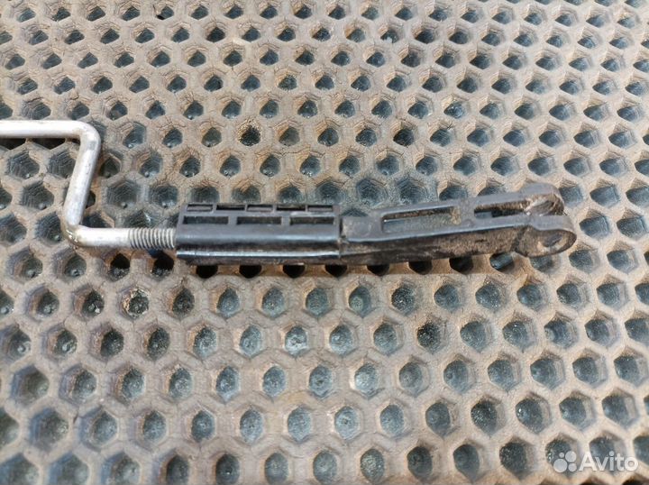 Тяга замка двери правая Volvo FH