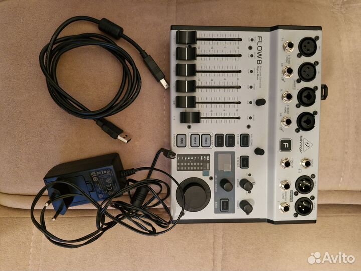Behringer flow 8 Микшерный пульт