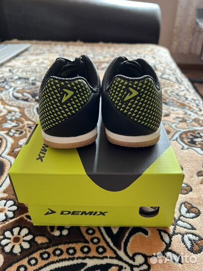 Футбольные бутсы 28 размер