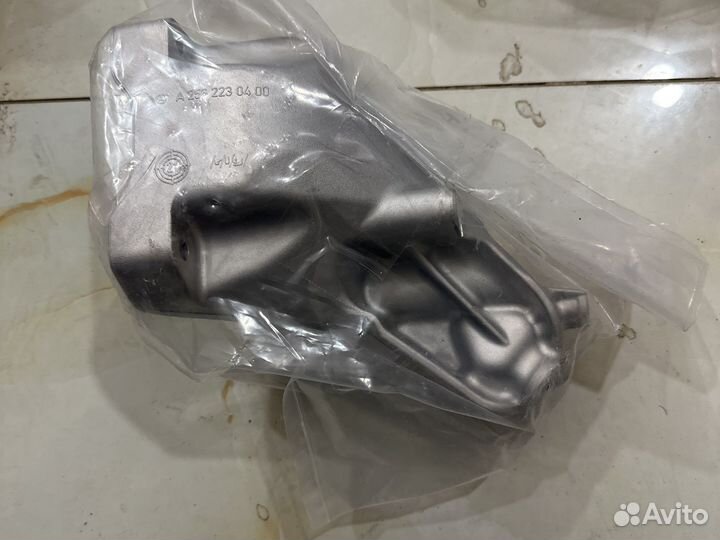 Кронштейн опора двигателя Мерседес