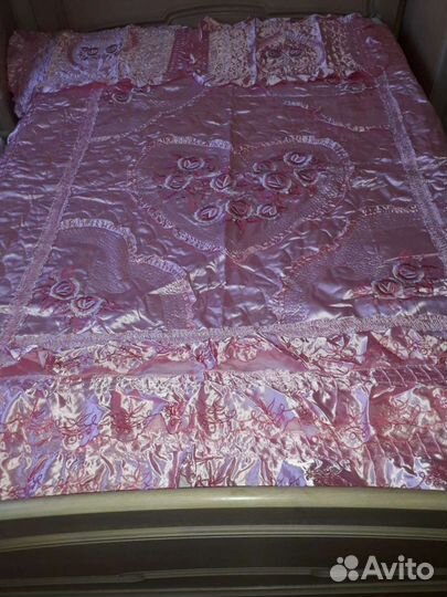 Покрывало и две наволочки новые