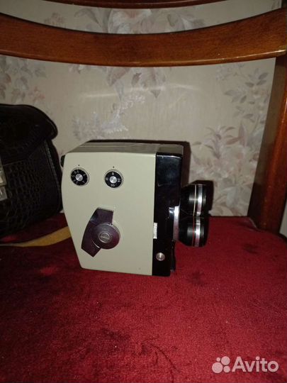 Кинокамера экран-4