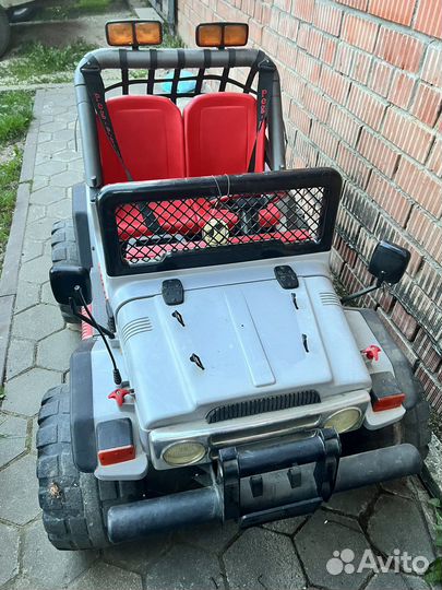 Детский электромобиль peg perego