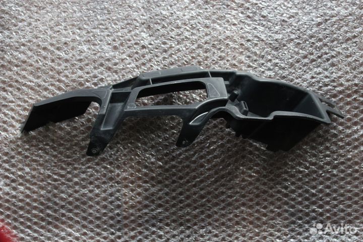 Кронштейн форсунки омывателя фар Laguna 3 (правый)