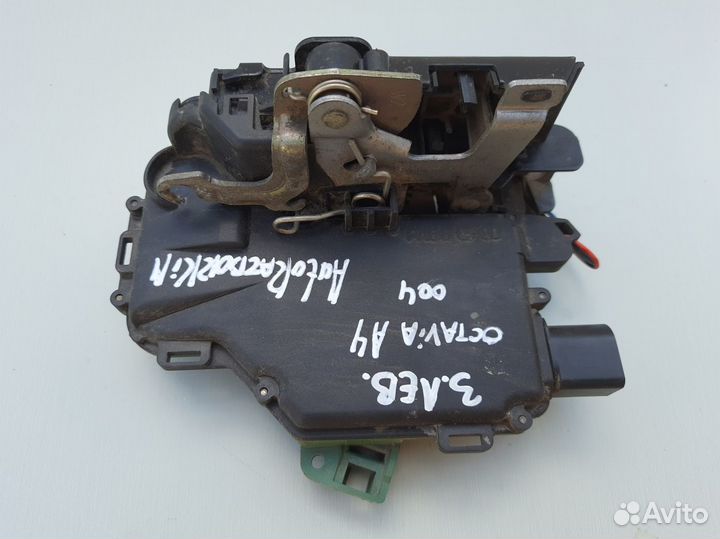 Замок задний левый Skoda Octavia A4 Golf 4