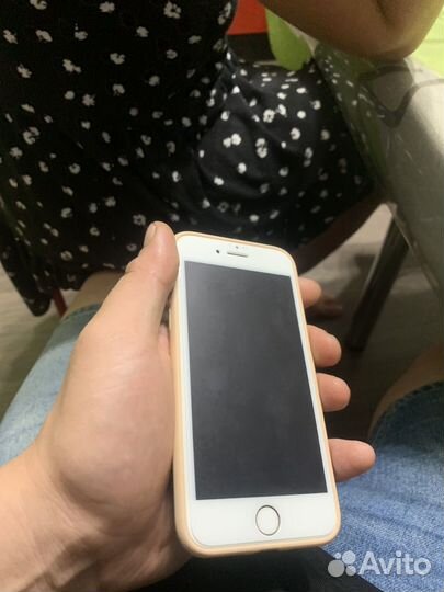 iPhone 8, 64 ГБ