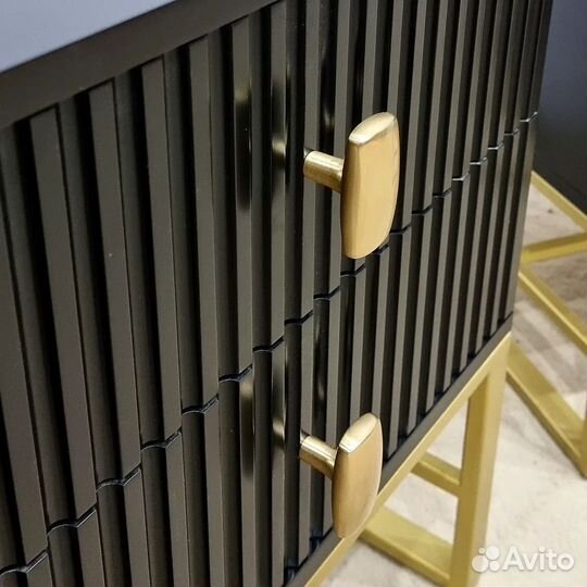 Тумбочка прикроватная черная