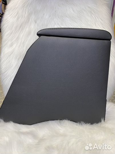 Подлокотник на LADA X Ray черный