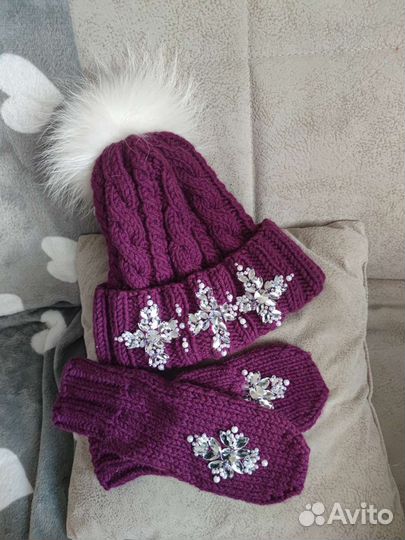 Шапка и варежки ручной работы