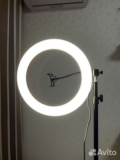 Кольцевая лампа со штативом