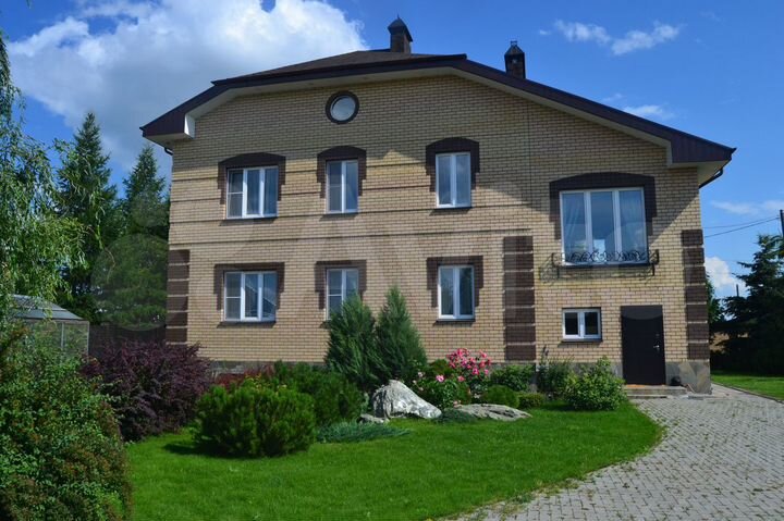 Коттедж 321 м² на участке 12 сот.