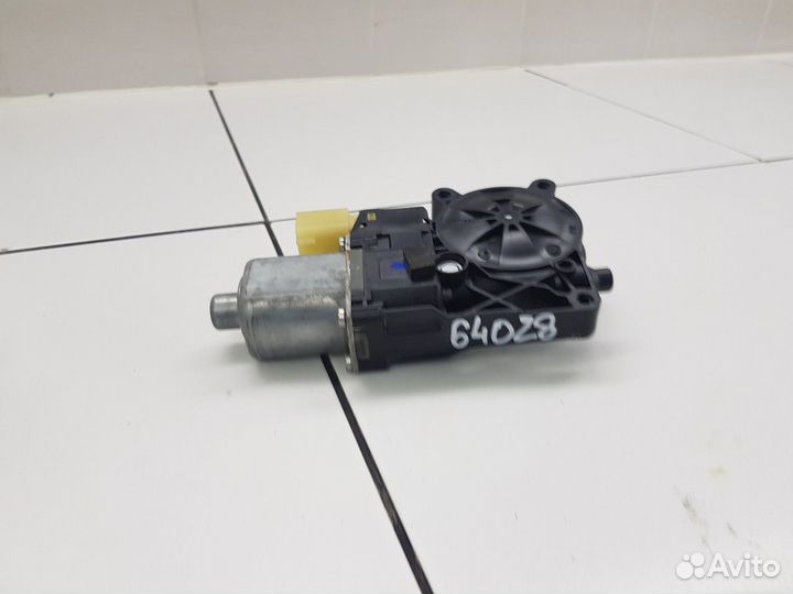 Моторчик стеклоподъемника передний левый