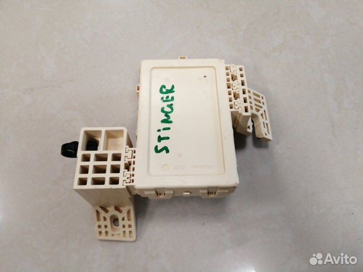 Блок предохранителей салонный Kia Stinger седан