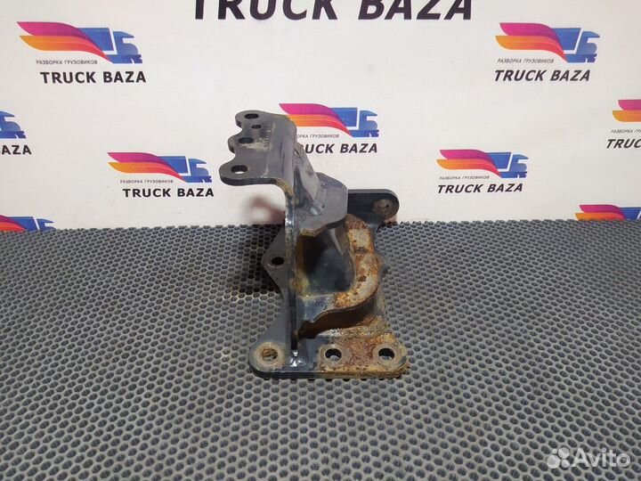 85417015140 Кронштейн усилителя бампера правый