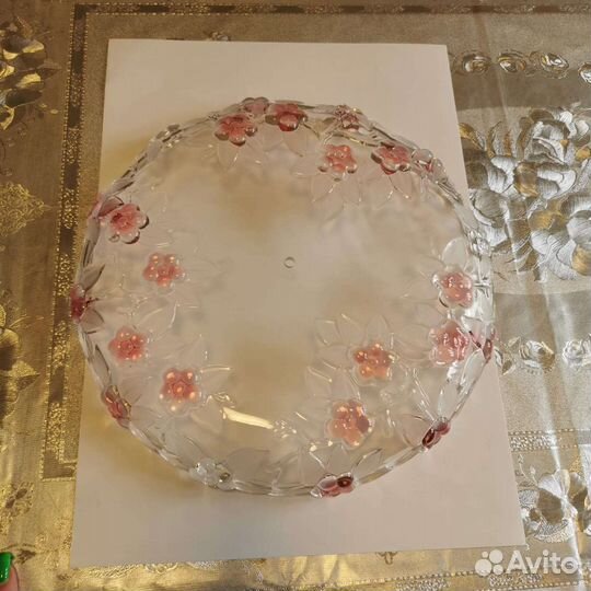 2 отдельные части двухъярусной вазы для фруктов