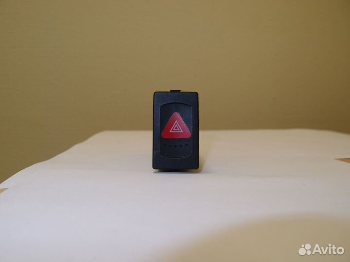 Кнопка аварийной сигнализации Volkswagen Passat B5