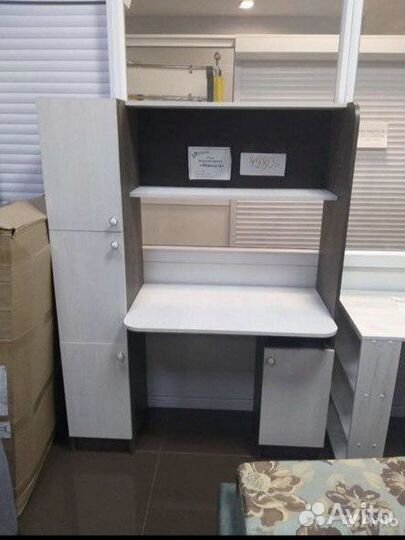 Письменный стол в наличии