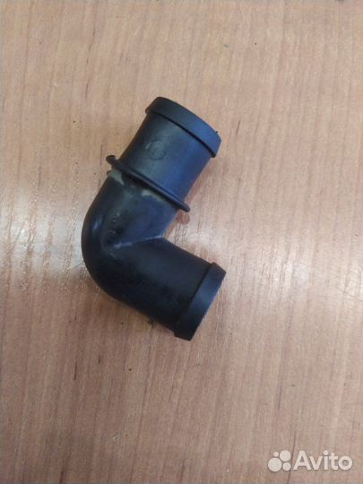 Патрубок (трубопровод, шланг) Volkswagen Passat B5