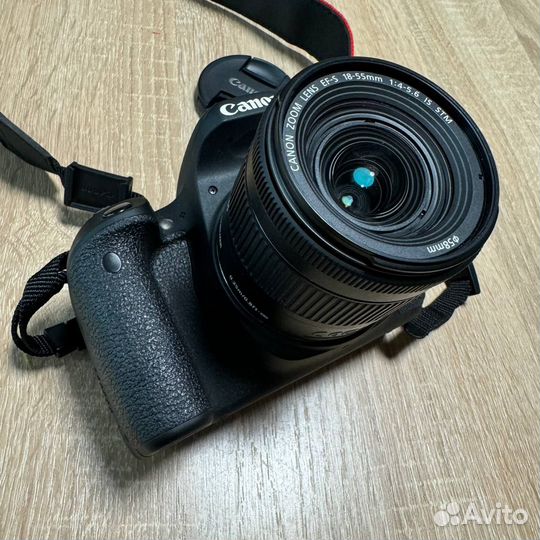 Цифровой фотоаппарат Canon EOS 77D + объектив