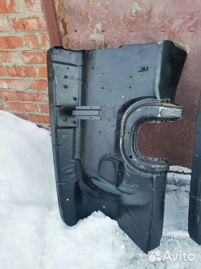 Брызговик правый газ 3110 Волга новый