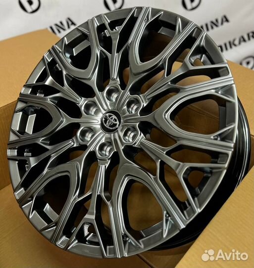 Кованые диски на Toyota Land Cruiser 300 R24