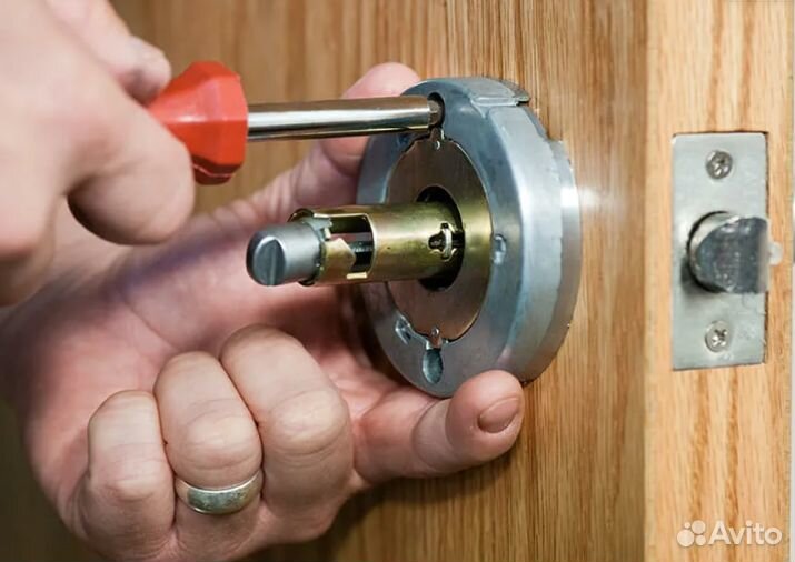 Вскрытие замков квартир.авто.сейфов.установка
