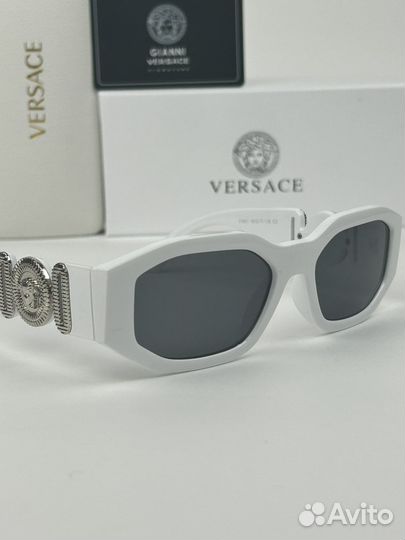 Солнцезащитные очки versace