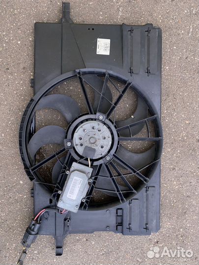 Диффузор радиатора Volvo V50 MW43. MW68 3M518C607G