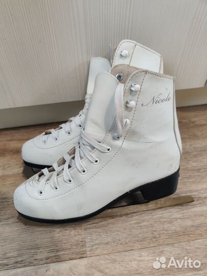 Коньки фигурные женские 39