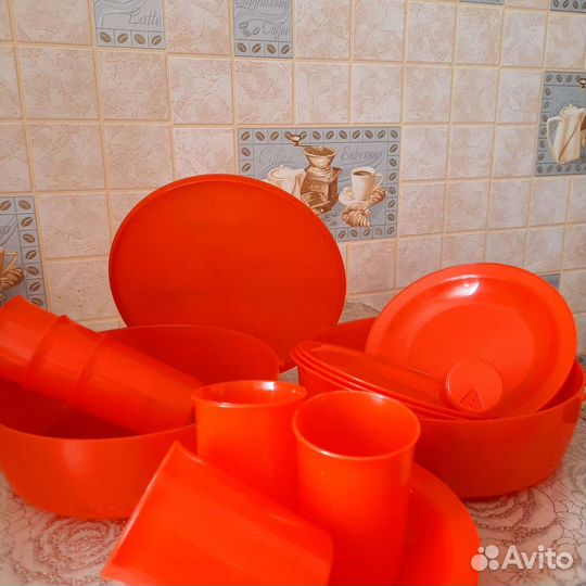 Набор пластиковой посуды