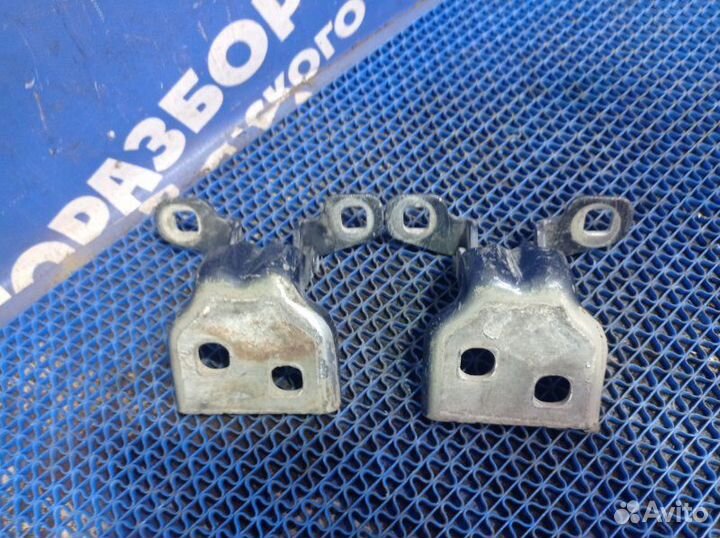 Петля двери Renault Logan 1 седан 2008