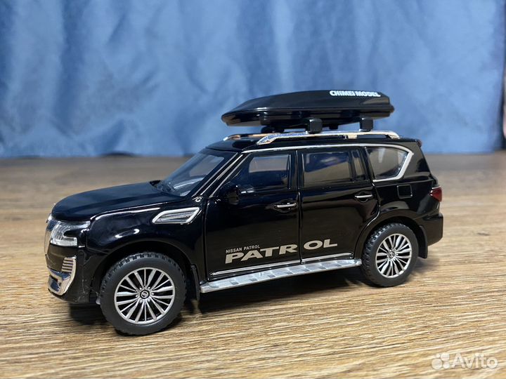 Металлическая машина Nissan Patrol