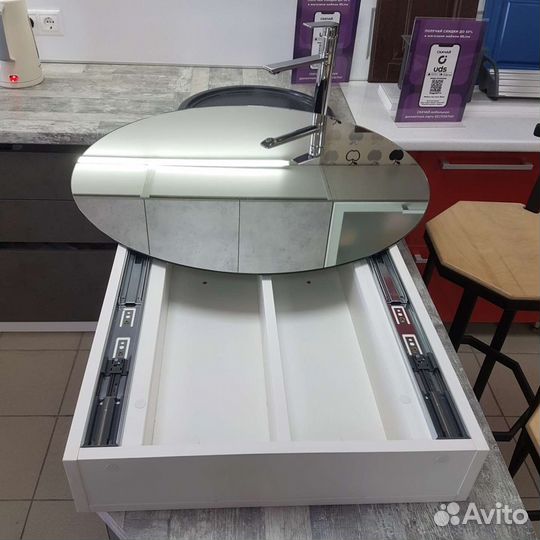 Зеркало-слайдер для ванной комнаты