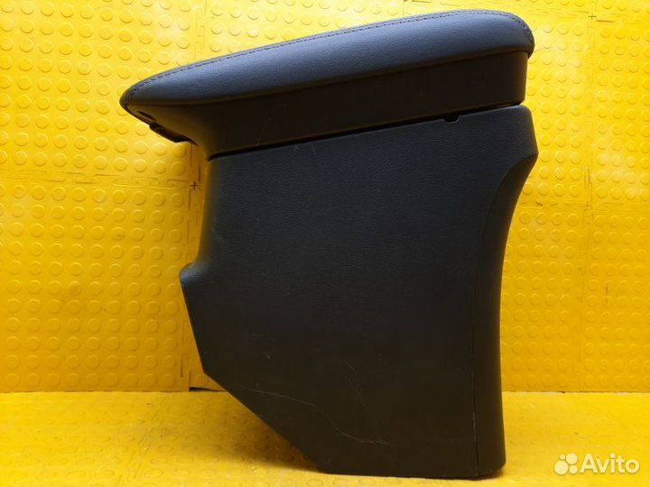 Б/У подлокотник Есть царапины, оригиналnnУ нас