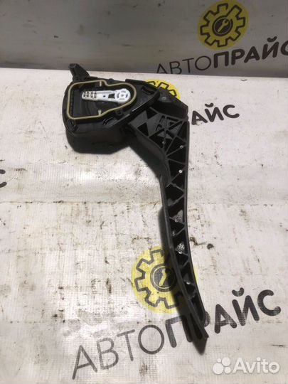 Педаль газа Chevrolet Cruze J300 F16D3 2011