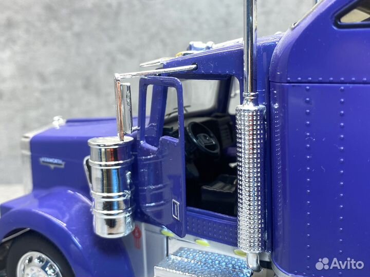 Коллекционная модель Kenworth W900 1:32 New Ray