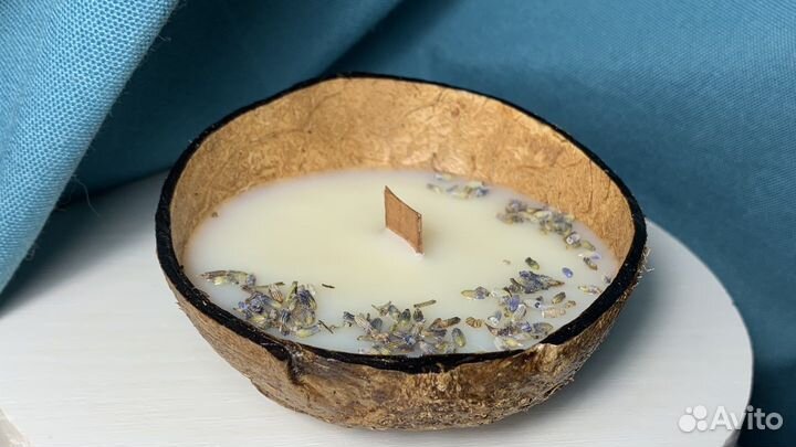 Ароматическая свеча в кокосе