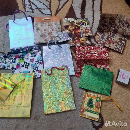 Подарочные бумажные пакеты