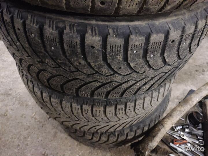 Bridgestone Blizzak Spike-01 215/55 R16