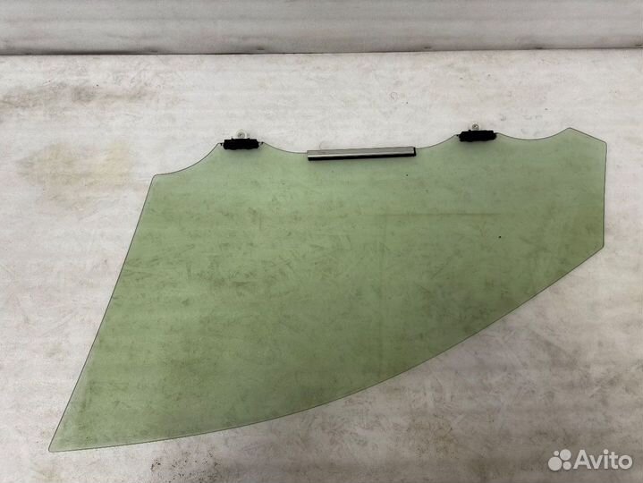 Стекло двери переднее правое Toyota RAV4 2015