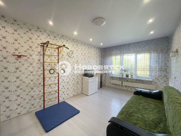 3-к. квартира, 80 м², 2/2 эт.