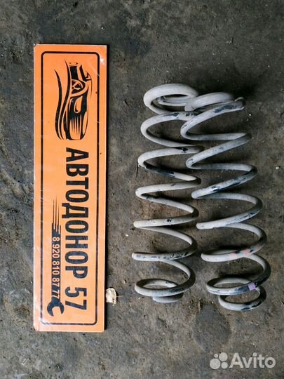 Задняя пружина Renault Fluence 2012 год