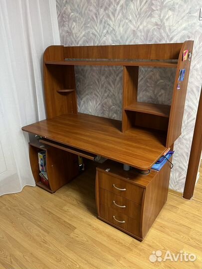 Компьютерный стол