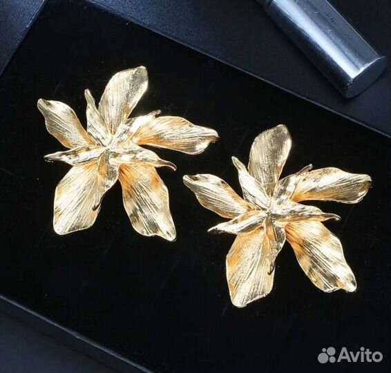 Серьги золотой цветок
